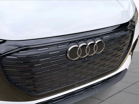 Used 2024 Audi Q4 e-tron Prestige AWD/4WD image 30
