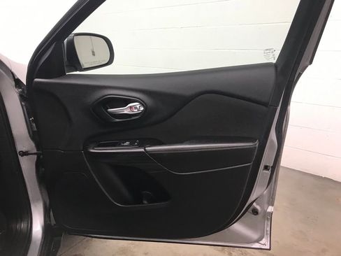 Used 2014 Jeep Cherokee Latitude image 32