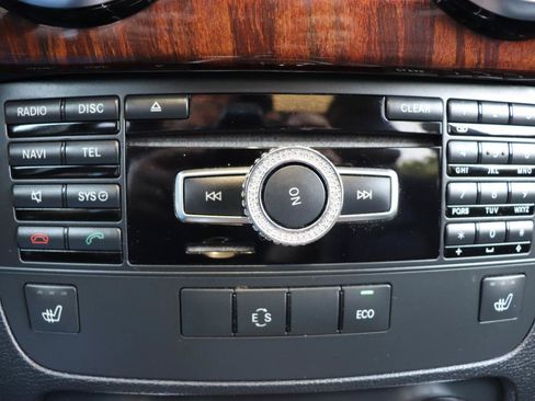 Used 2015 Mercedes-Benz GLK 350 4MATIC image 35