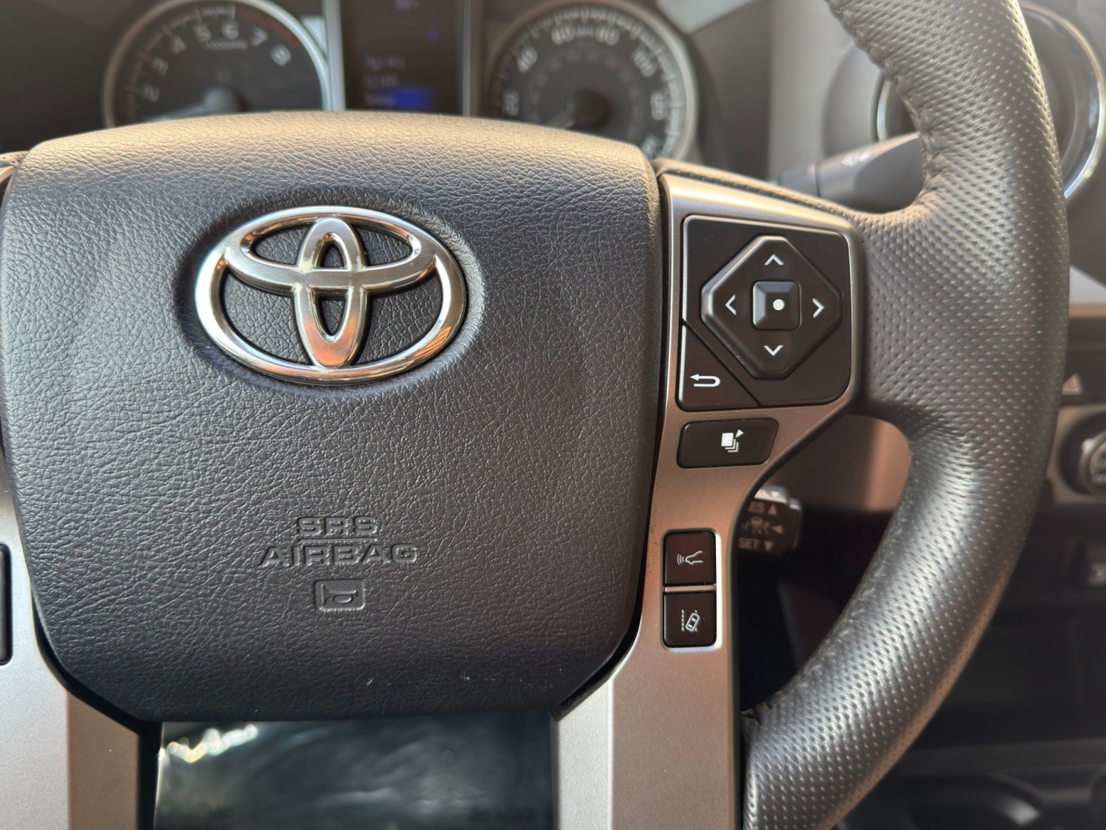Used 2020 Toyota Tacoma SR5 RWD image 20