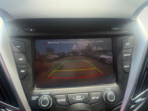 Used 2016 Hyundai Veloster FWD image 14
