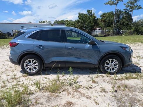 Used 2023 Ford Escape Active w/ Tech Pack #1 AWD/4WD image 3