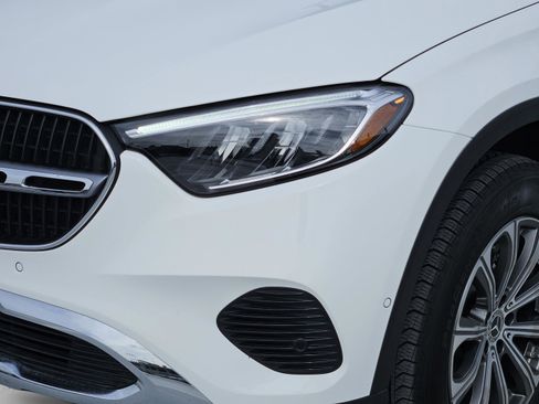 Used 2025 Mercedes-Benz GLC 300 4MATIC image 29