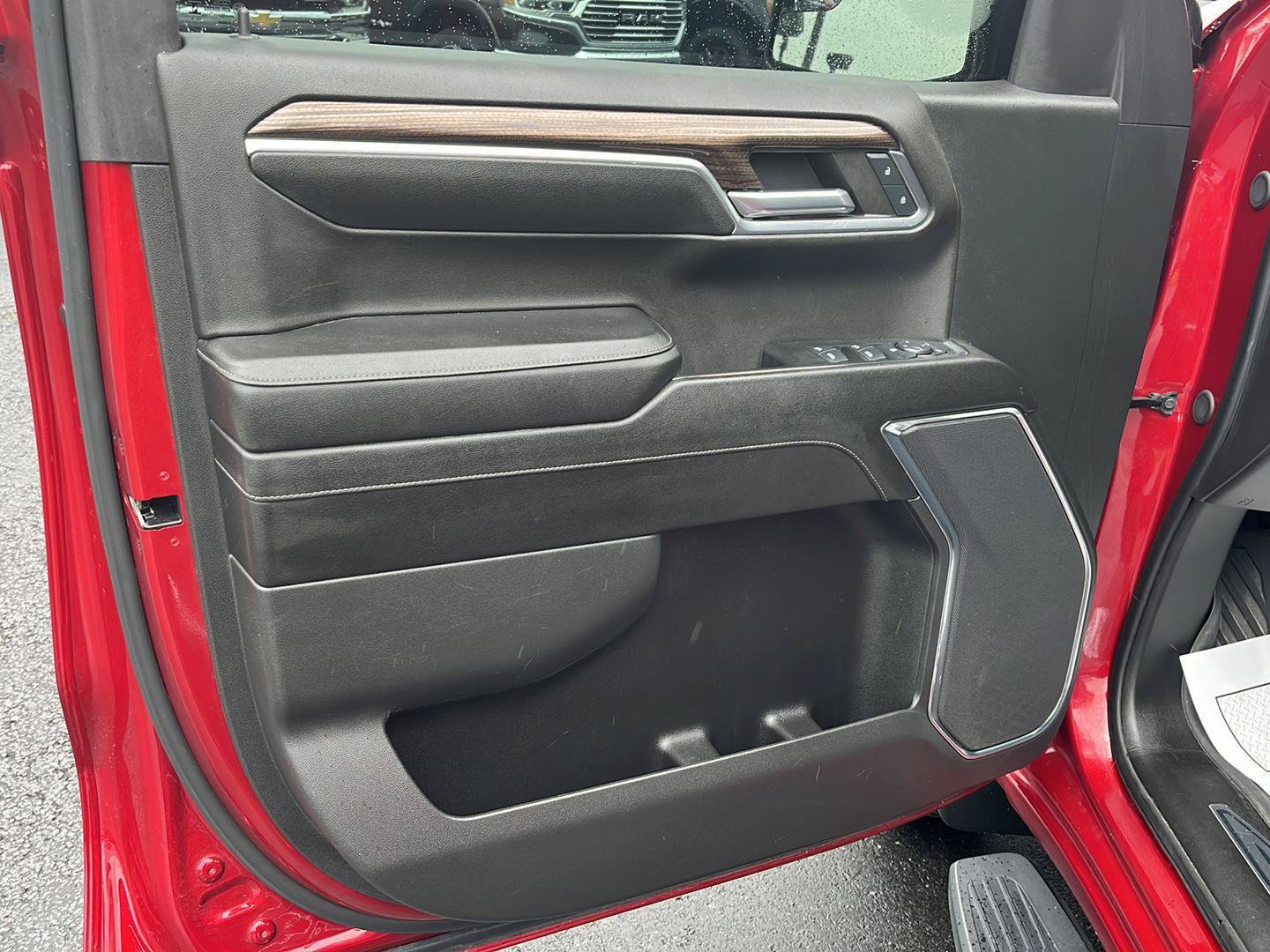 Used 2024 Chevrolet Silverado 1500 LT AWD/4WD image 19