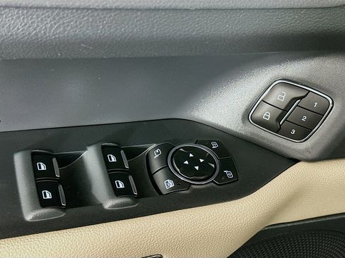 Used 2024 Ford Expedition Limited image 15