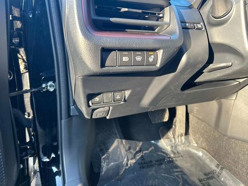 Used 2025 Toyota Prius Plug-In Hybrid image 19