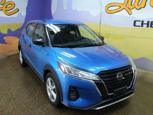 Used 2021 Nissan Kicks S FWD image 2
