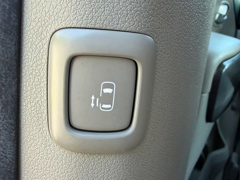 Used 2019 Kia Sedona LX FWD image 33