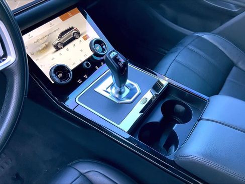 Used 2022 Land Rover Range Rover Evoque R-Dynamic SE image 16