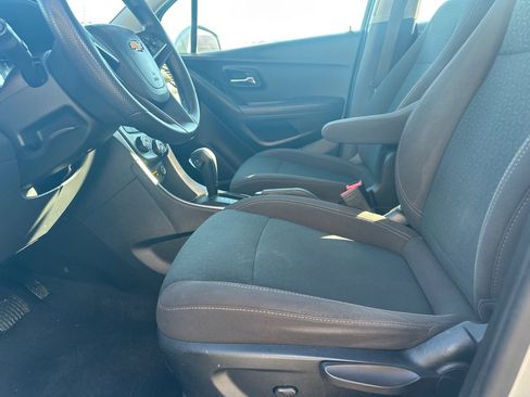 Used 2017 Chevrolet Trax LS image 2