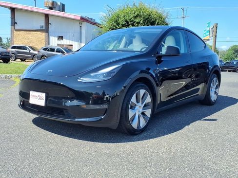 Used 2023 Tesla Model Y Long Range AWD/4WD image 3