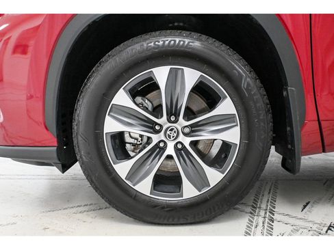 Used 2025 Toyota Highlander XLE image 23