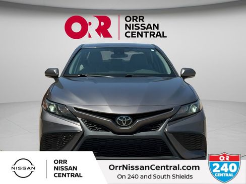 Used 2022 Toyota Camry SE FWD image 2