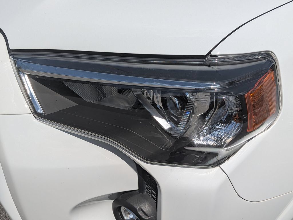 Used 2022 Toyota 4Runner SR5 Premium w/ Moonroof Package AWD/4WD image 6