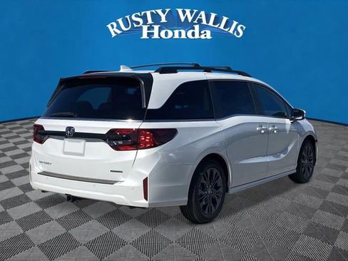 New 2026 Honda Odyssey Touring image 2
