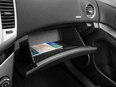 Used 2016 Chevrolet Cruze LT w/ Technology Package FWD image 12