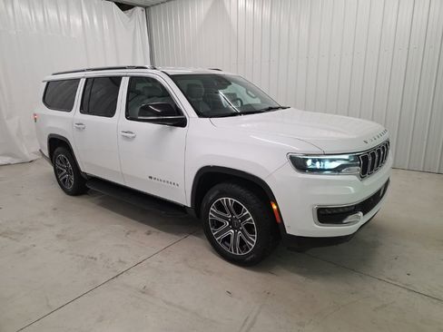 Used 2025 Jeep Wagoneer L 4WD image 7