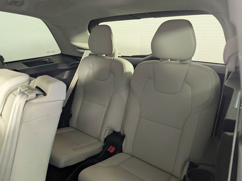 Used 2017 Volvo XC90 T6 Momentum w/ Vision Package AWD/4WD image 15