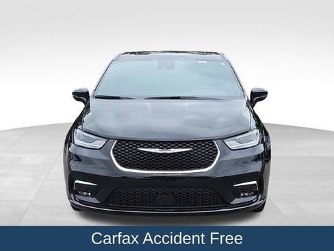 Used 2026 Chrysler Pacifica Limited FWD image 3