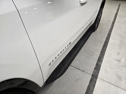 Used 2024 Jeep Wagoneer Series II w/ Flexible Seating Group image 11