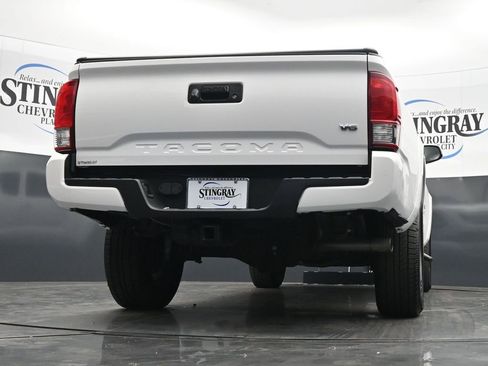 Used 2017 Toyota Tacoma TRD Sport w/ Tow Package (A/T) AWD/4WD image 31