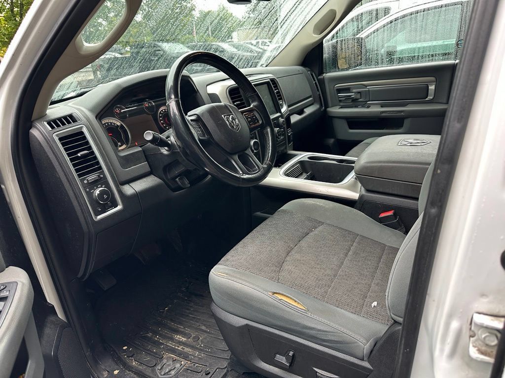 Used 2017 RAM 1500 Classic SLT w/ SLT Plus D←cor Group AWD/4WD image 9