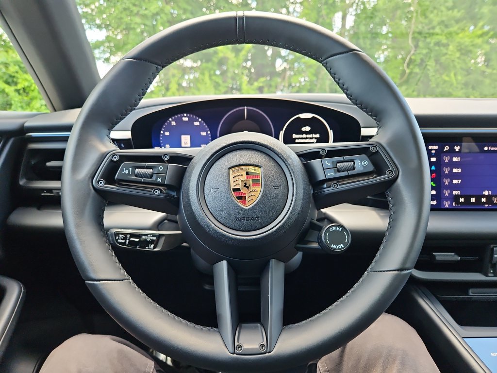 Certified 2025 Porsche Macan 4 Electric AWD/4WD image 35