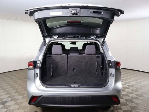 Used 2024 Toyota Highlander LE image 14