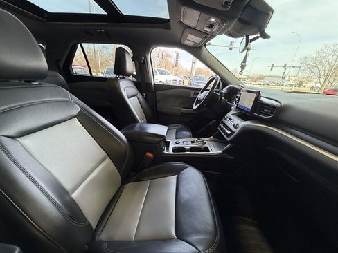 Used 2024 Ford Explorer XLT w/ Equipment Group 202A image 17