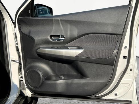 Used 2020 Nissan Kicks SV FWD image 27
