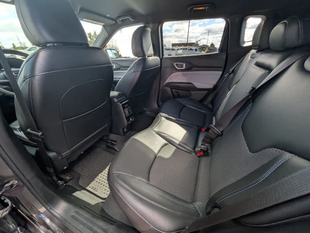 Used 2023 Jeep Compass Latitude w/ Convenience Group AWD/4WD image 28