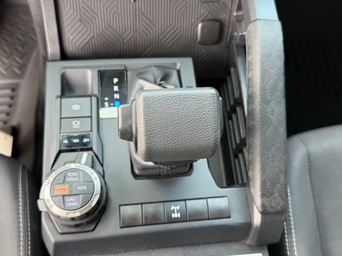 Used 2025 Toyota Tacoma TRD Off-Road AWD/4WD image 44