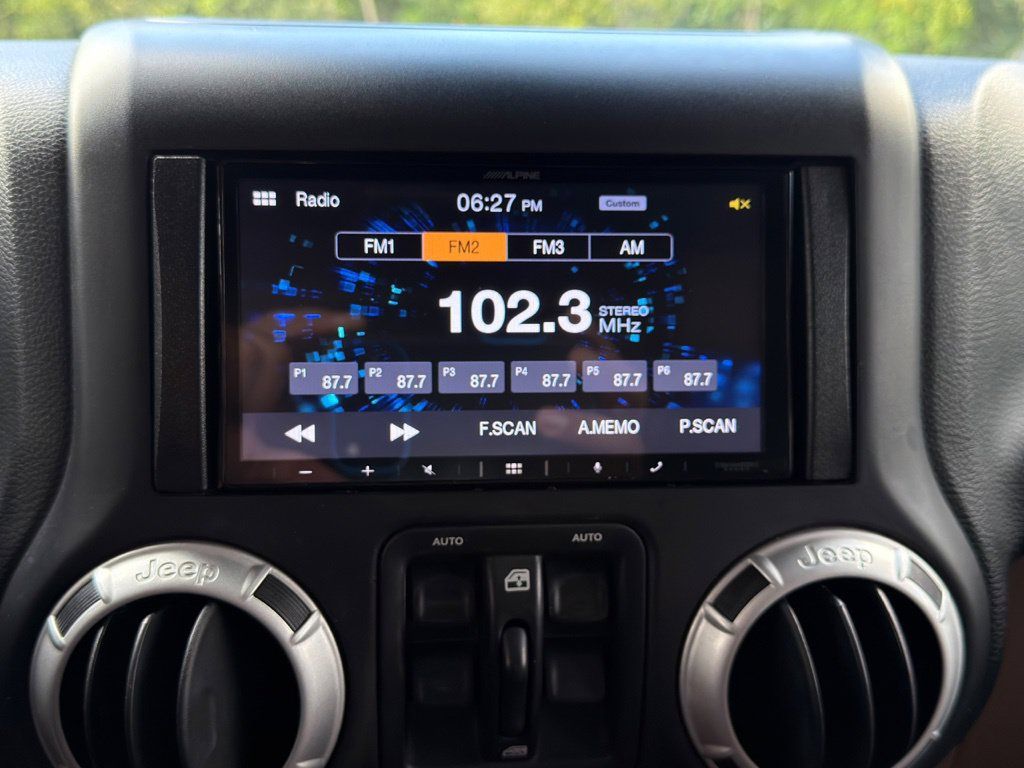 Used 2015 Jeep Wrangler Unlimited Sahara w/ Dual Top Group AWD/4WD image 19