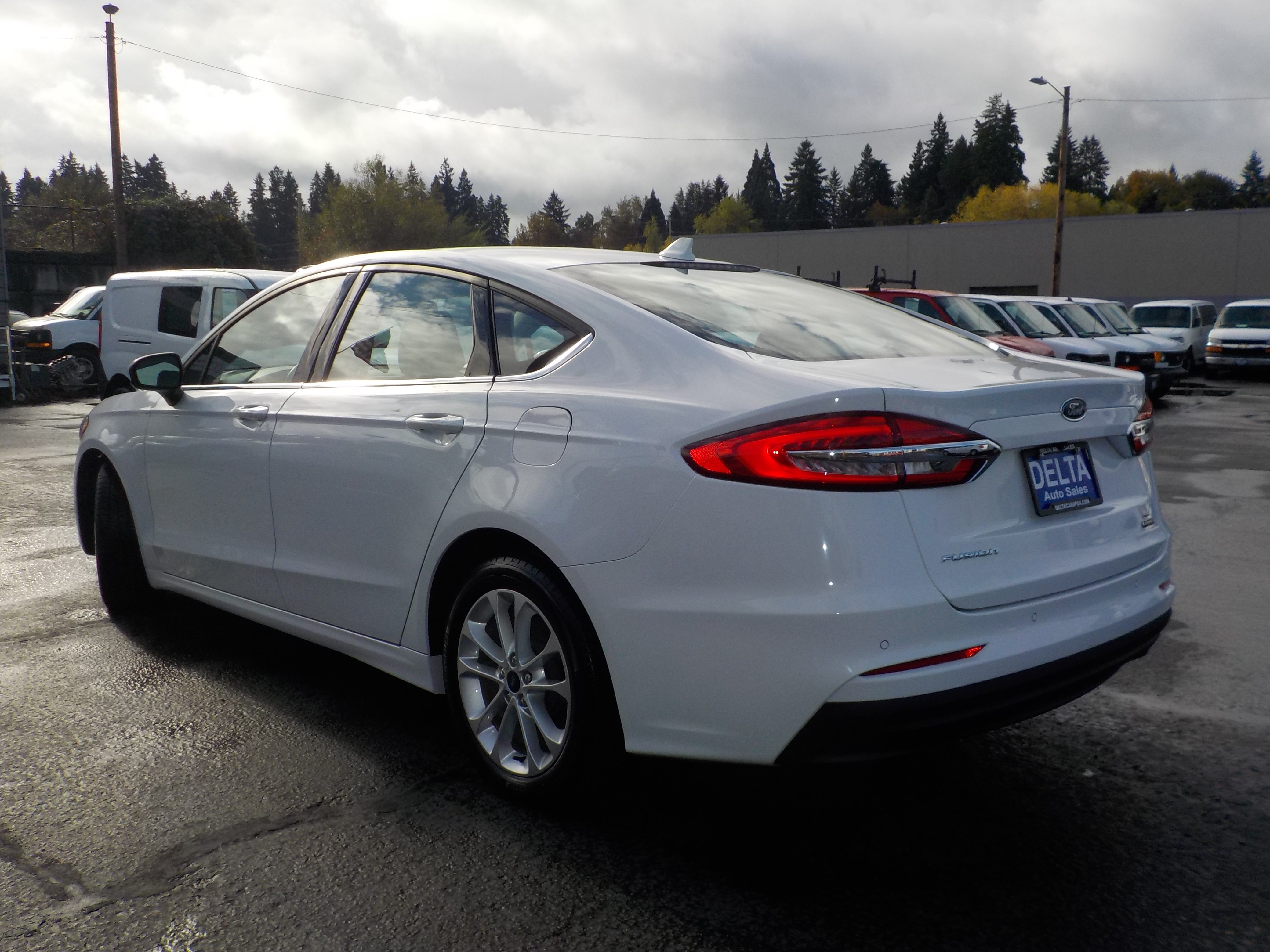 Used 2020 Ford Fusion SE FWD image 9