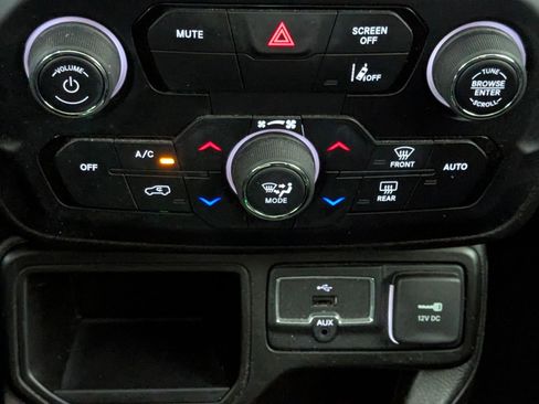 Used 2021 Jeep Renegade Latitude image 26