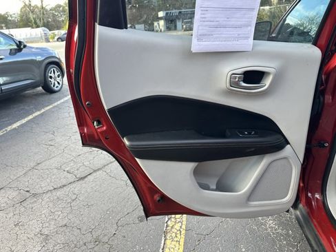 Used 2019 Jeep Compass Latitude image 23