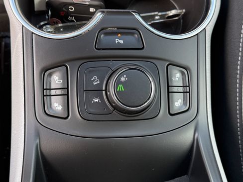 Used 2023 GMC Terrain SLT w/ Infotainment Package II FWD image 27