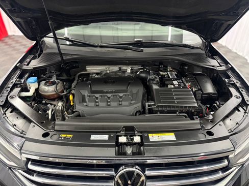 Used 2023 Volkswagen Tiguan SE AWD/4WD image 39