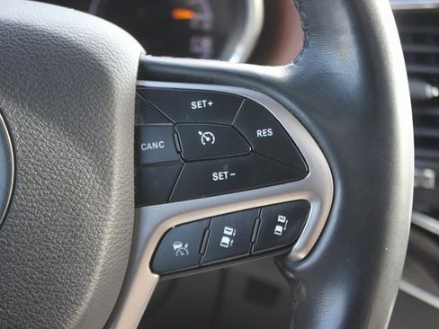 Used 2020 Jeep Grand Cherokee Overland image 16