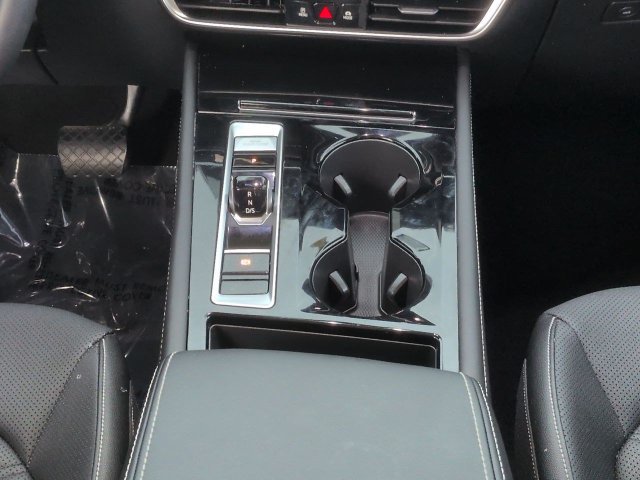 Used 2025 Volkswagen Atlas SE FWD image 21