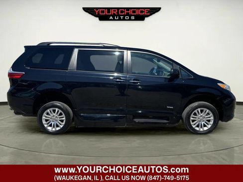 Used 2016 Toyota Sienna XLE image 7