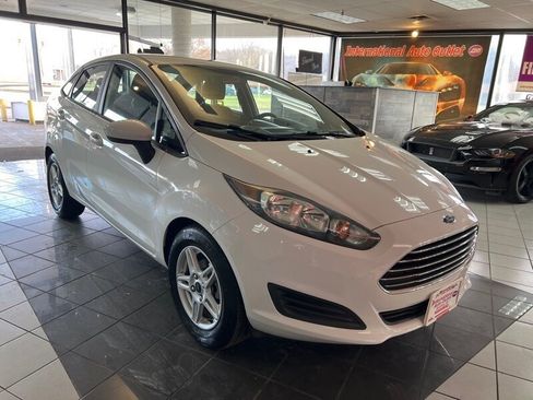 Used 2018 Ford Fiesta SE image 3