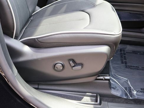 New 2026 Chrysler Pacifica Limited w/ S Appearance Package FWD image 10