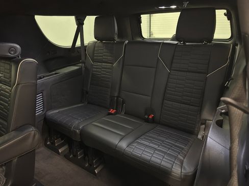 Used 2024 Cadillac Escalade ESV V w/ LPO, ONYX Package image 33