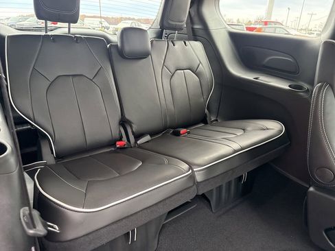 New 2026 Chrysler Pacifica Limited image 33
