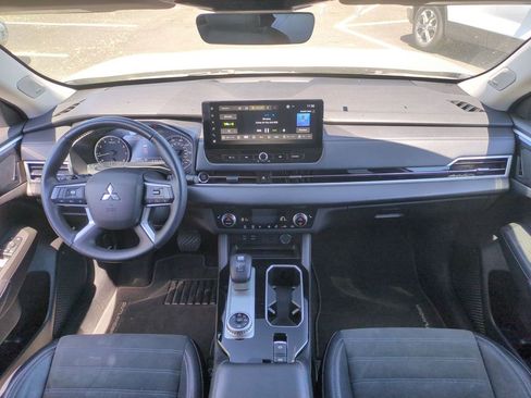 Used 2025 Mitsubishi Outlander SE AWD/4WD image 26