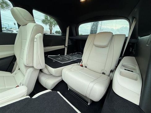 Used 2025 Mercedes-Benz GLS 450 4MATIC image 13