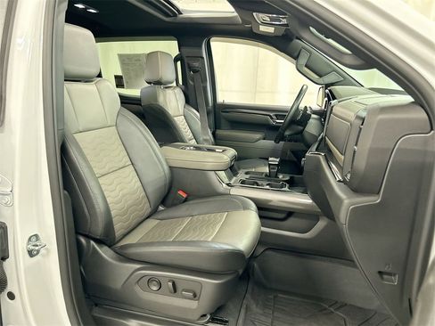 Used 2022 Chevrolet Silverado 1500 ZR2 w/ Technology Package image 23