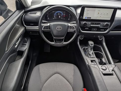 Used 2025 Toyota Grand Highlander FWD image 12