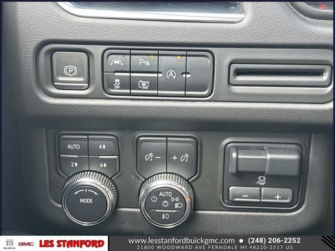Certified 2024 GMC Yukon XL SLT w/ SLT Luxury Package AWD/4WD image 27